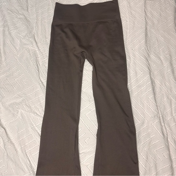 Women’s M Ribbed Flared “Tea Leaf” Leggings - Picture 5 of 5